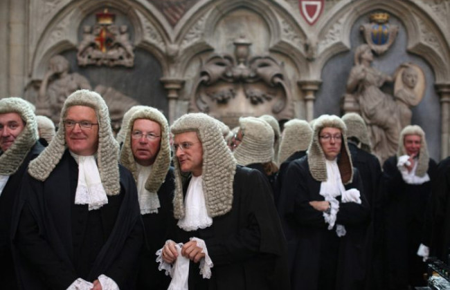 В Великобритании судьям разрешили писать решения с помощью искусственного интеллекта: такой шаг несет для судебной системы