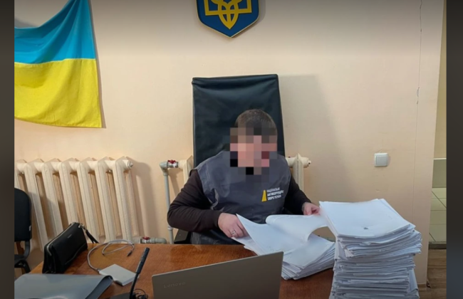 НАБУ і САП викрили суддю райсуду Одеської області, який виніс понад 1000 рішень щодо виїзду чоловіків за кордон
