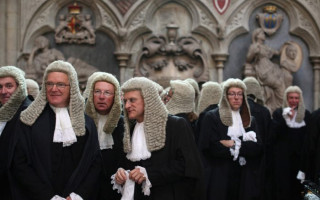 В Великобритании судьям разрешили писать решения с помощью искусственного интеллекта: такой шаг несет для судебной системы