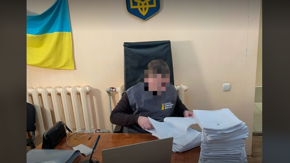 НАБУ і САП викрили суддю райсуду Одеської області, який виніс понад 1000 рішень щодо виїзду чоловіків за кордон