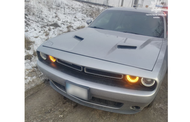 В Киеве обнаружили Dodge, который пропал с места совершения ДТП и находился в розыске