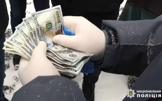 $2000 за «потрібне» рішення: на Вінниччині затримали помічника судді та секретаря судових засідань