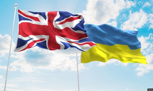Украина продлила безвизовый режим для граждан Британии еще на год
