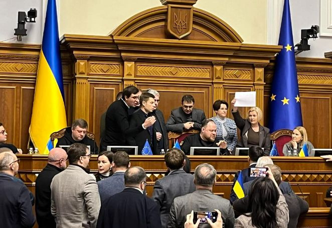 Руслан Стефанчук объяснил, почему Верховная Рада не стала увольнять Марьяну Безуглу