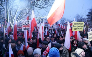 У Варшаві розпочалася масова акція протесту через арешт ексочільника МВС Камінського та його заступника, відео