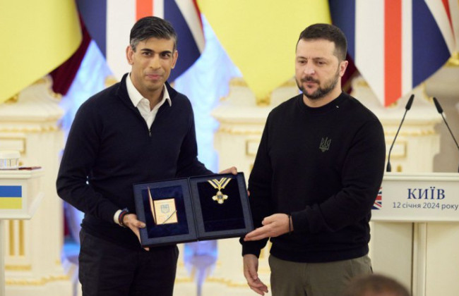 Зеленский наградил орденом Свободы Сунака