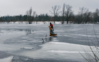 На Оболоні в Києві з-під криги врятували чоловіка: фото