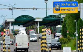 Румунські фермери заблокували рух вантажівок через КПП «Сірет», — Держприкордонслужба