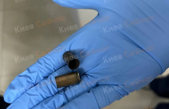 В Дарницком районе столицы неизвестный прострелил ноги прохожему