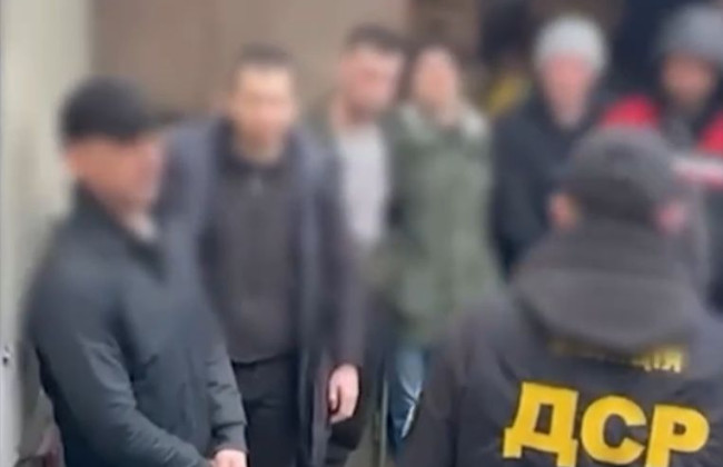 Зарабатывали миллионы на подпольном производстве «элитного» алкоголя: будут судить злоумышленников