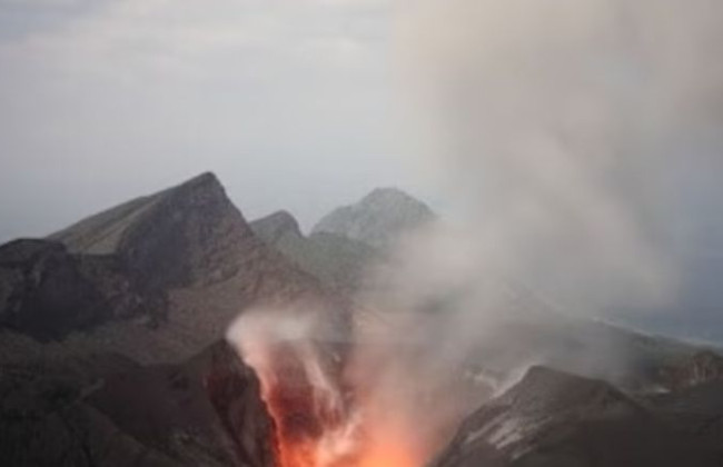В Японии началось извержение вулкана Отаке