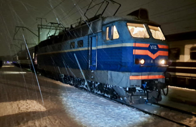 В Бердичеве вблизи железнодорожного вокзала мужчина попал под поезд