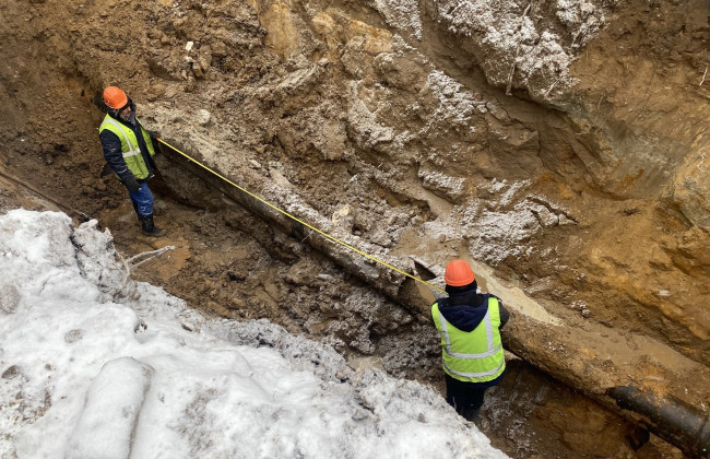 В Святошинском районе Киева заменили участок трубопровода, где произошла утечка воды
