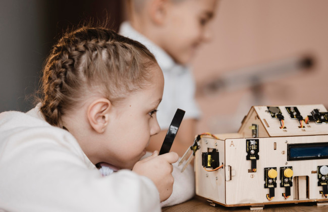 На какие действия при совершении сделок по недвижимости не имеют права родители без разрешения органа опеки и попечительства