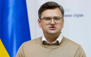 «Если у нас закончится оружие, мы будем бороться с лопатами», — Дмитрий Кулеба предупредил, что время для одобрения Конгрессом помощи Украине истекает
