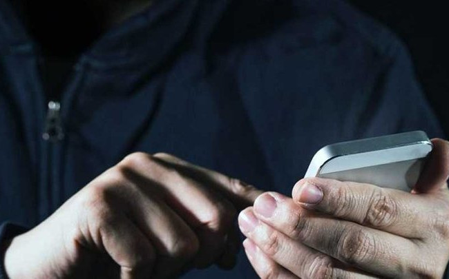 В Одессе заключенный исправительной колонии через интернет продал людям 28 несуществующих елок