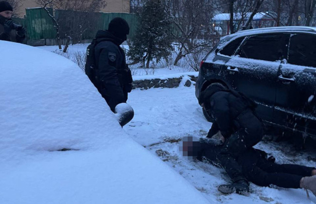 В Киеве разоблачили наркобизнес «из руки в руки»: 11 человек получили подозрения