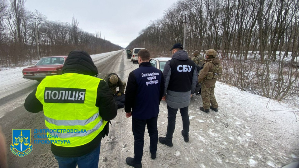 На Днепропетровщине дельцы пообещали уклонисту фиктивное отцовство над тремя детьми для выезда за границу