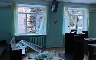 В результате ракетного обстрела Харькова повреждено помещение одного из судов города, фото
