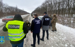 На Днепропетровщине дельцы пообещали уклонисту фиктивное отцовство над тремя детьми для выезда за границу