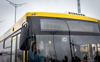 Автобусний маршрут, який запустили через новий міст у Києві, продовжать до Дарницької площі