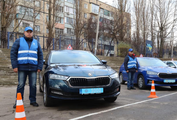 С первой попытки экзамен на знание ПДД сдают только 28% желающих получить водительское удостоверение, а экзамен на умение управлять транспортом – 37%