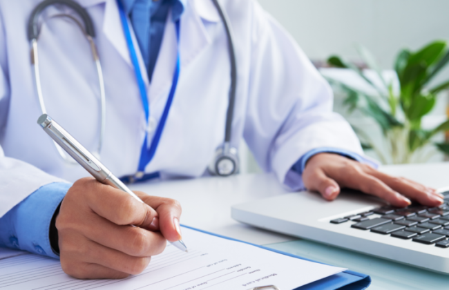 Украинцы смогут заключить декларацию с семейным врачом онлайн: в Минздраве рассказали детали