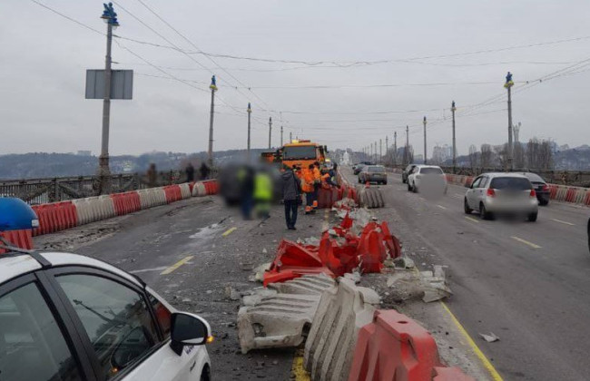 На мосту Патона в Киеве снова ДТП – движение транспорта затруднено