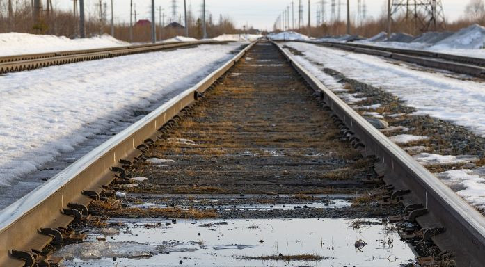 «Замаскированное самоубийство»: на Харьковщине мужчина убил товарища и сбросил его тело на железнодорожный путь