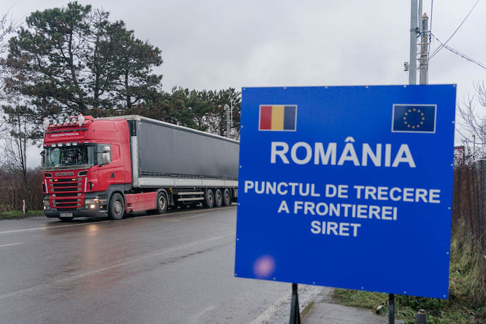 Протестующие перестали блокировать движение грузовиков через пункт пропуска «Порубное-Сирет»