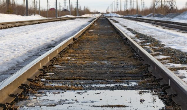 «Замаскированное самоубийство»: на Харьковщине мужчина убил товарища и сбросил его тело на железнодорожный путь