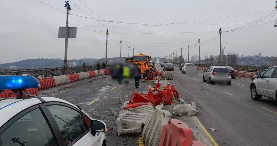 На мосту Патона в Киеве снова ДТП – движение транспорта затруднено