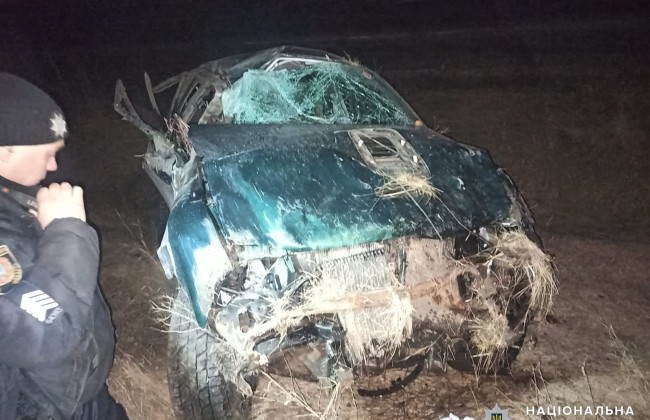 Под Одессой на скорости слетел в кювет и перевернулся автомобиль