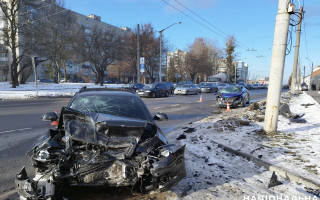 Во Львове столкнулись две машины, среди пострадавших есть ребенок
