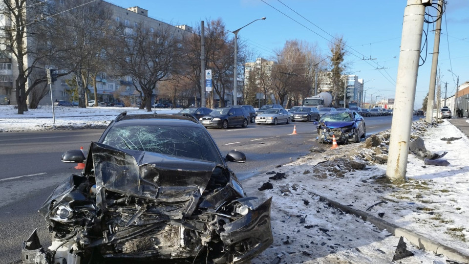 У Львові зіткнулися дві автівки, серед постраждалих є дитина