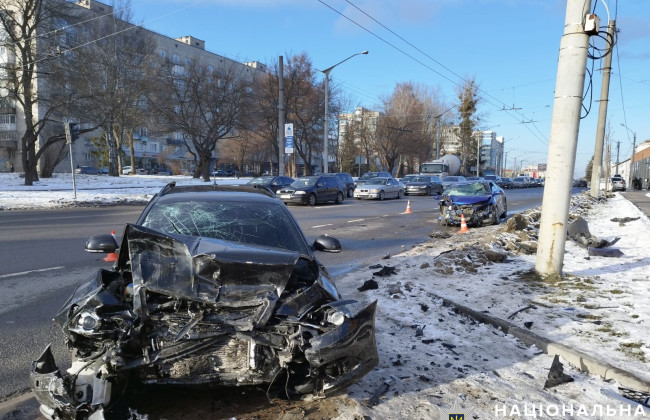 Во Львове столкнулись две машины, среди пострадавших есть ребенок