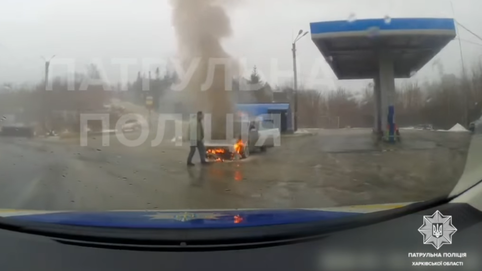 На АЗС в Харькове загорелся автомобиль