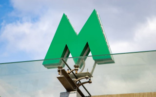 Біля ще однієї станції метро в Києві демонтують МАФи