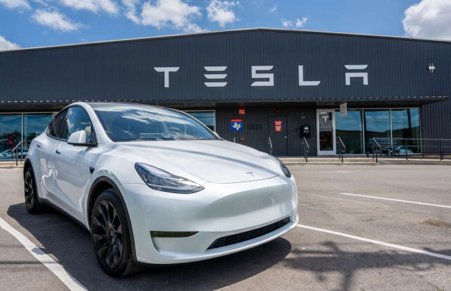 Украинцы массово пересели в автомобили Tesla