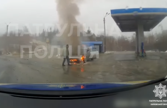 На АЗС в Харькове загорелся автомобиль
