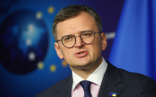 Чи можна буде виїхати за кордон з множинним громадянством під час війни – Кулеба відповів