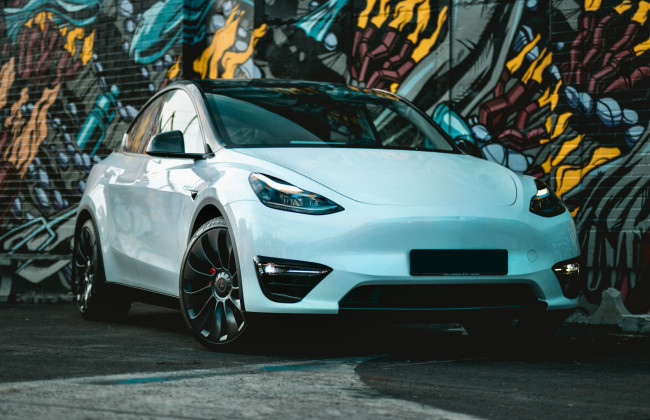 В 2023 году впервые в истории электромобиль возглавил рейтинг самых популярных новых авто в Европе