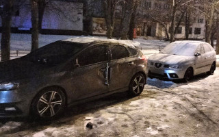 У Києві водій пошкодив одразу 6 припаркованих автівок