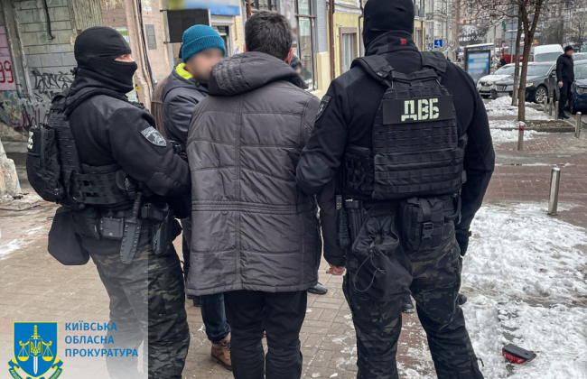 Сказал передать взятку под видом «доната»: в Киеве задержали чиновника КГГА и его сообщника