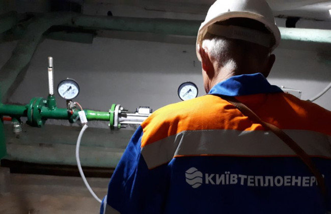 «Киевтеплоэнерго» устраняет повреждения возле станции метро «Крещатик»