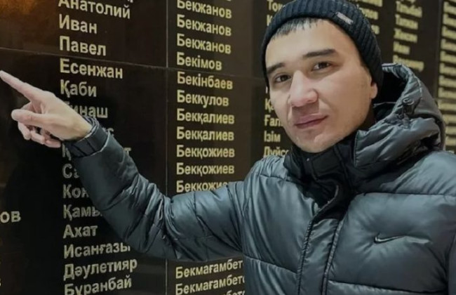 В Казахстане блогер ворвался в суд и задал вопрос об обезьяне: как его наказали