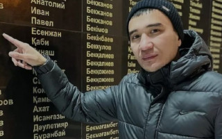 В Казахстане блогер ворвался в суд и задал вопрос об обезьяне: как его наказали
