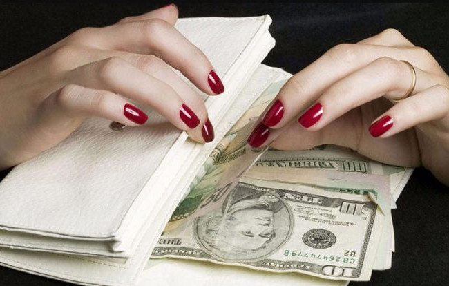 В Киеве женщина представилась сотрудницей КГГА и за $6000 обещала переселенке «решить» жилищный вопрос