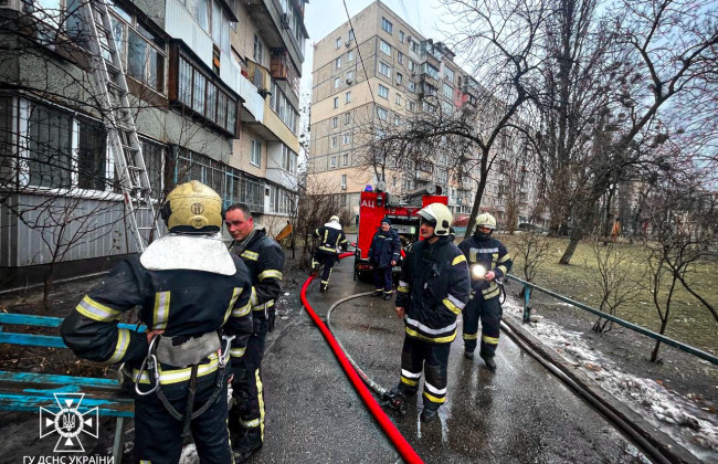 В Киеве в результате пожара в многоэтажке погиб человек