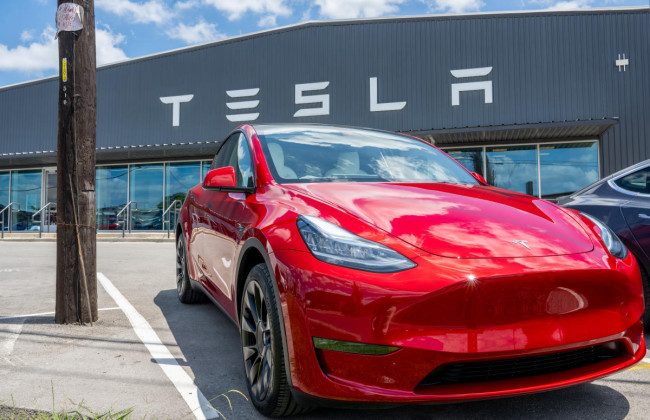 Сбой в программном обеспечении: Tesla отзывает около 200 тысяч автомобилей